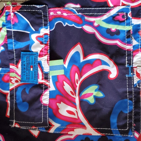 Tommy Hilfiger Men's Floral Swim Short size XL - Picture 3 of 6